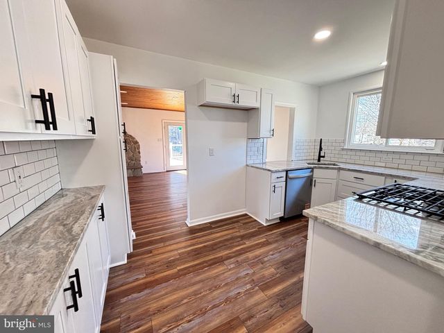 60 ROBERTS AVE, Clayton, NJ 08312