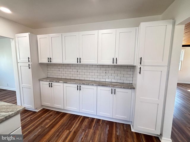 60 ROBERTS AVE, Clayton, NJ 08312