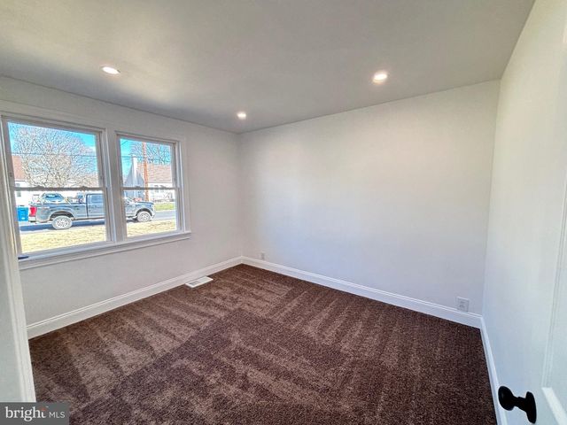 60 ROBERTS AVE, Clayton, NJ 08312