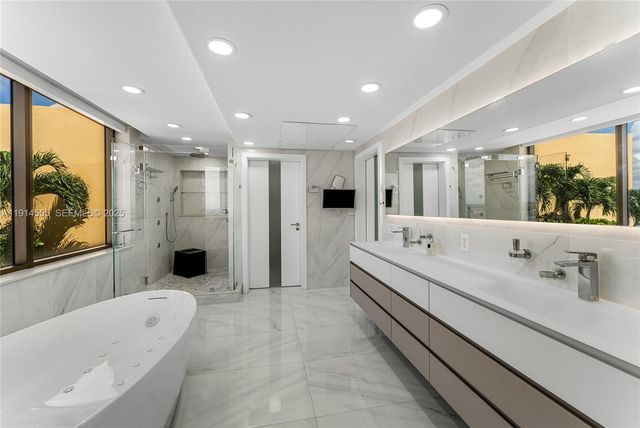 16275 Collins Avenue UPH1, Sunny Isles Beach, FL 33160