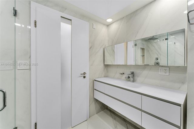 16275 Collins Avenue UPH1, Sunny Isles Beach, FL 33160