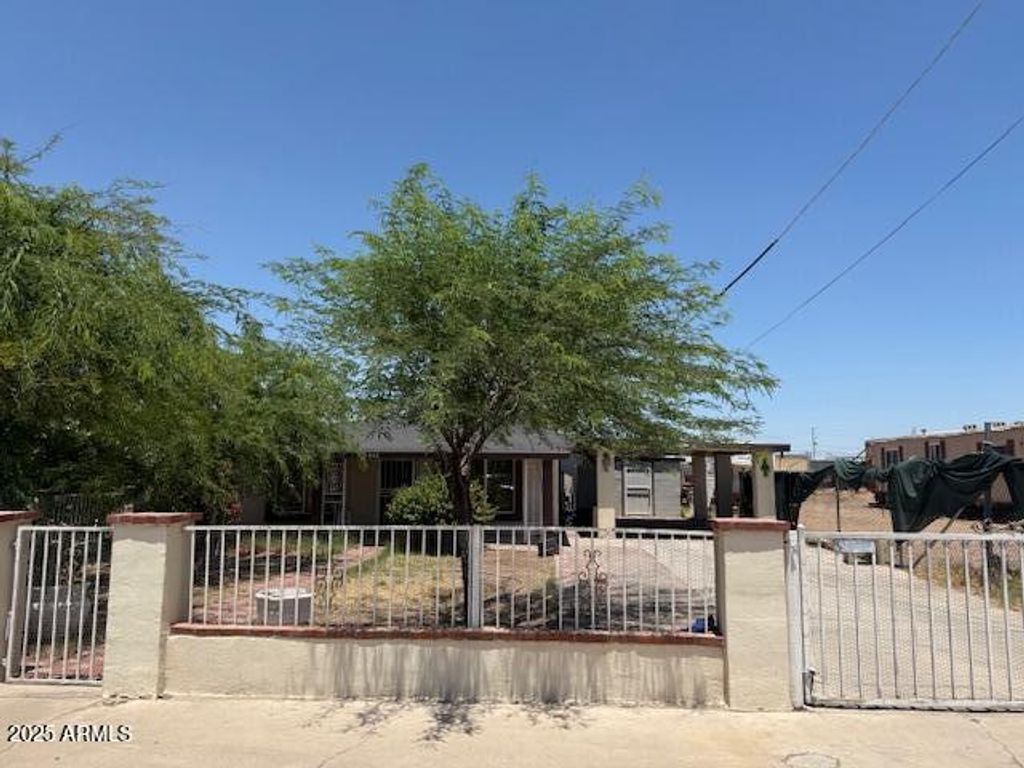 2942 W YUMA Street, Phoenix, AZ 85009
