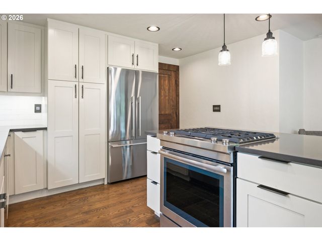 2031 DOGWOOD Dr, Eugene, OR 97405