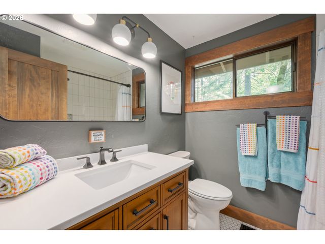 2031 DOGWOOD Dr, Eugene, OR 97405