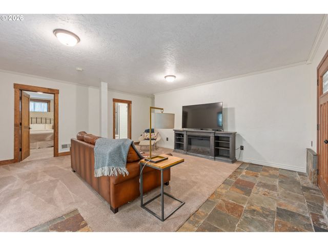 2031 DOGWOOD Dr, Eugene, OR 97405