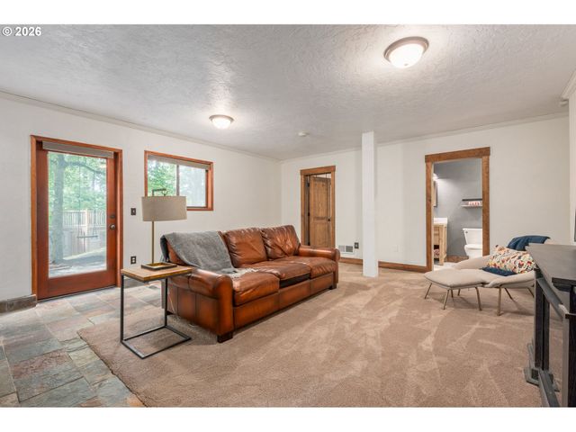 2031 DOGWOOD Dr, Eugene, OR 97405