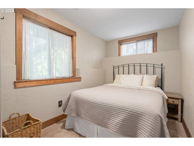 2031 DOGWOOD Dr, Eugene, OR 97405