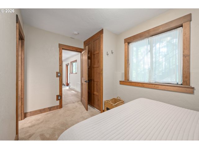 2031 DOGWOOD Dr, Eugene, OR 97405