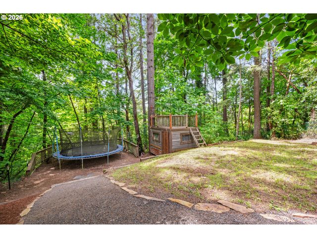 2031 DOGWOOD Dr, Eugene, OR 97405
