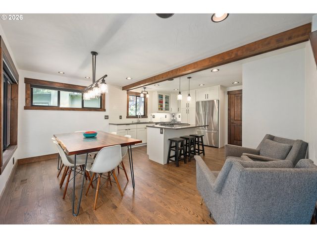 2031 DOGWOOD Dr, Eugene, OR 97405