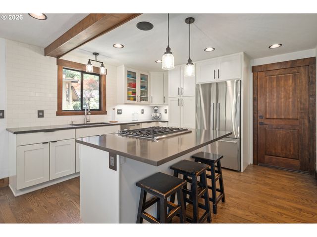 2031 DOGWOOD Dr, Eugene, OR 97405