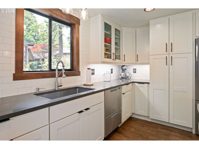 2031 DOGWOOD Dr, Eugene, OR 97405