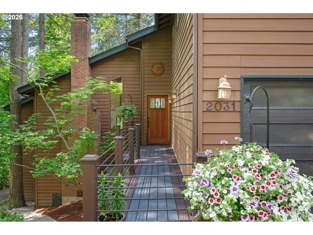 2031 DOGWOOD Dr, Eugene, OR 97405