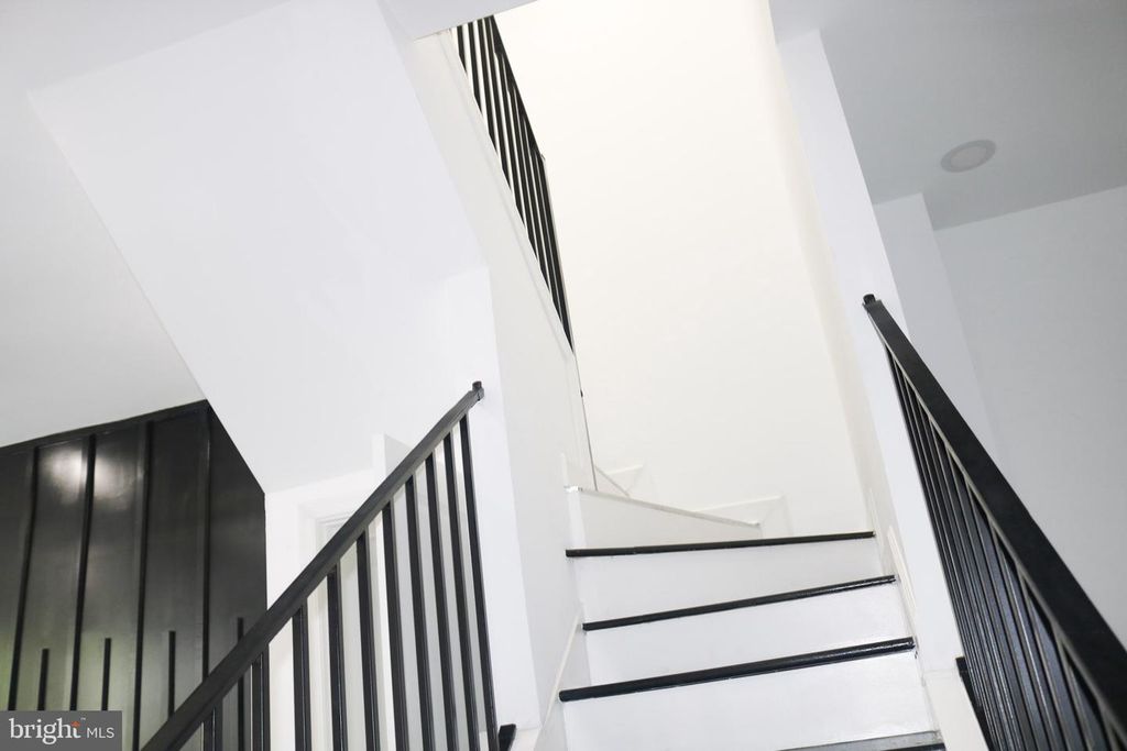 Image 20 of property listing at 322 N MONROE ST, Baltimore, MD 21223