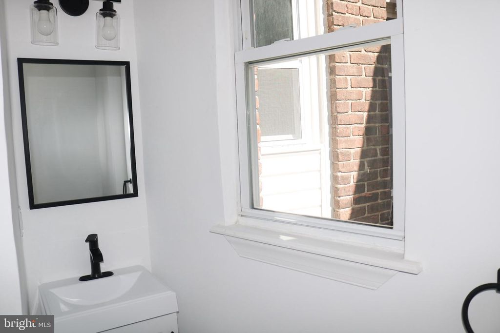 Image 27 of property listing at 322 N MONROE ST, Baltimore, MD 21223