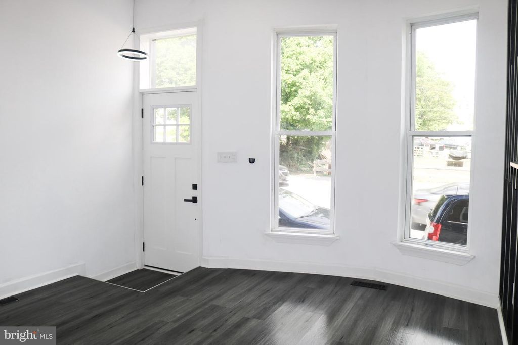 Image 8 of property listing at 322 N MONROE ST, Baltimore, MD 21223