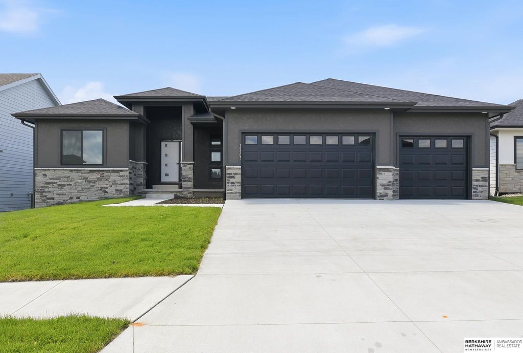 19903 Cottonwood Street, Gretna, NE 68028