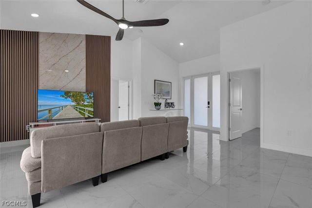 102 NW 20th ST, Cape Coral, FL 33993