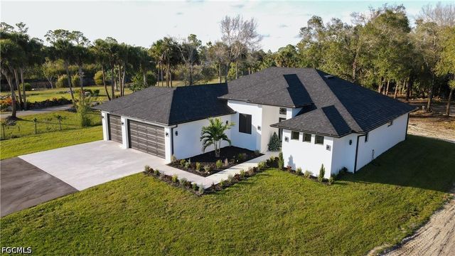 2565 28th AVE SE, Naples, FL 34117