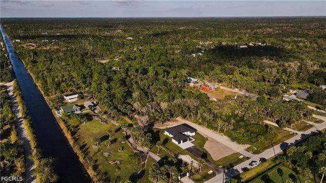 2565 28th AVE SE, Naples, FL 34117