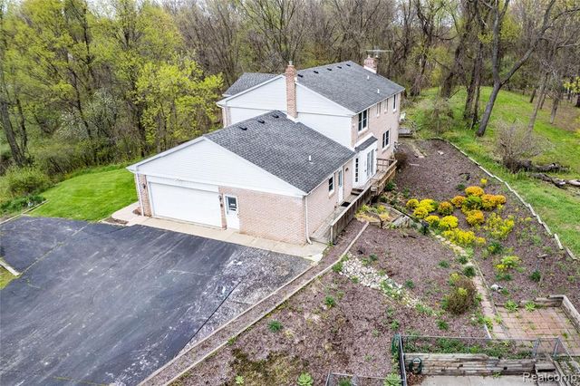 2235 Stonewall Drive, Ortonville, MI 48462