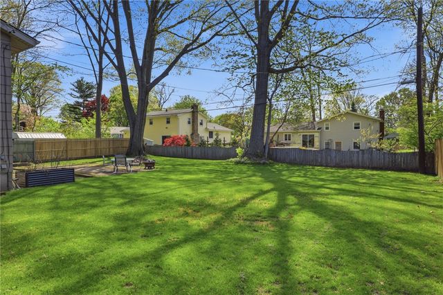 506 True Hickory Dr, Greece, NY 14615