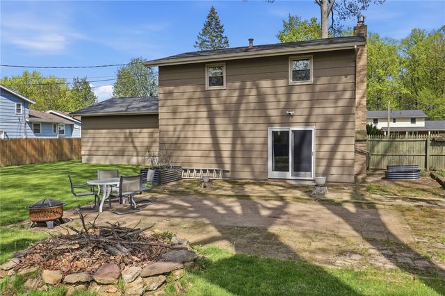 506 True Hickory Dr, Greece, NY 14615
