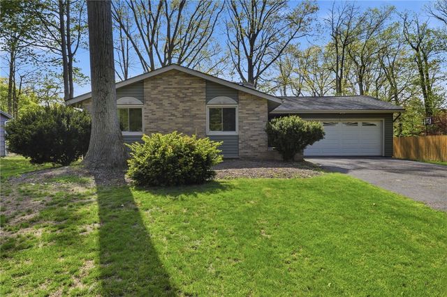 506 True Hickory Dr, Greece, NY 14615