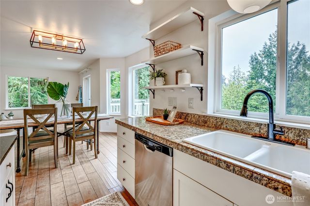 34599 Bridge View Drive NE, Kingston, WA 98346