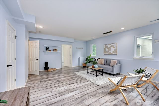 34599 Bridge View Drive NE, Kingston, WA 98346
