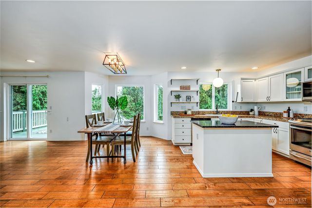 34599 Bridge View Drive NE, Kingston, WA 98346