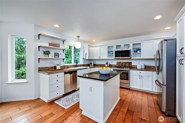 34599 Bridge View Drive NE, Kingston, WA 98346