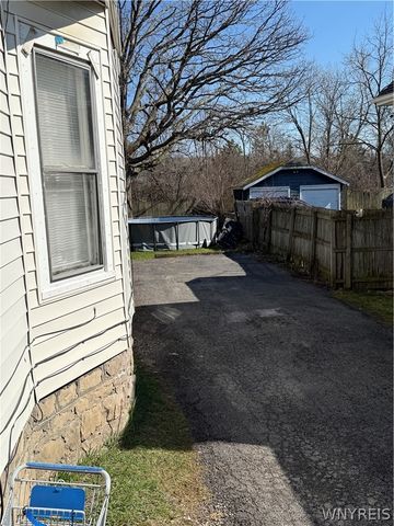 2921 Mckoon Avenue, Niagara Falls, NY 14305