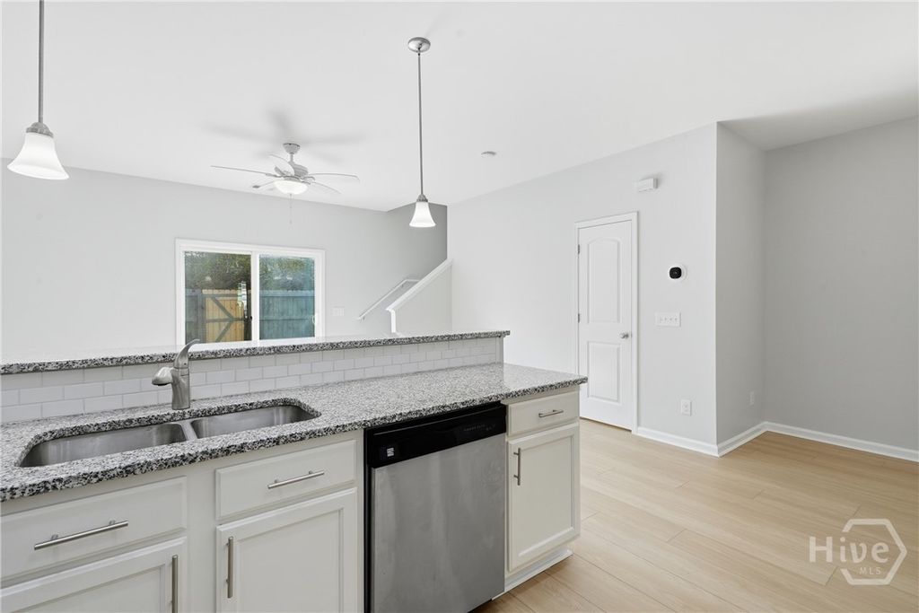 Image 10 of property listing at 295 Cantle Drive, Richmond Hill, GA 31324