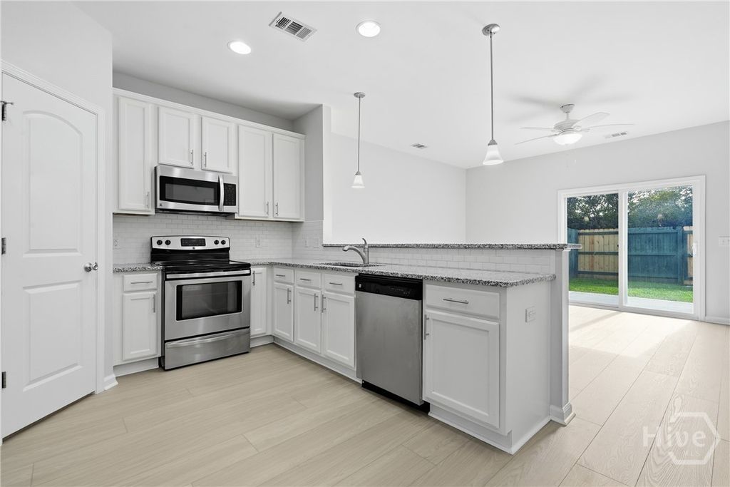 Image 9 of property listing at 295 Cantle Drive, Richmond Hill, GA 31324