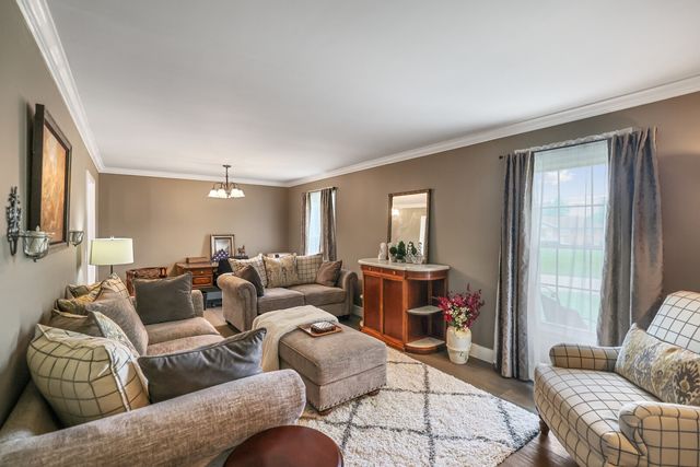 512 Shadow Dr, Shelbyville, TN 37160