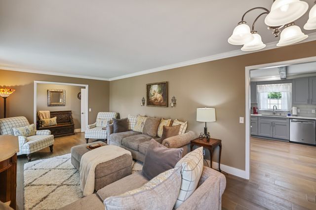 512 Shadow Dr, Shelbyville, TN 37160