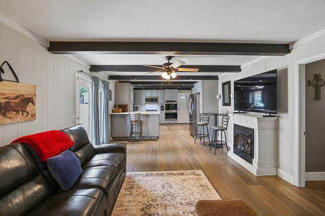 512 Shadow Dr, Shelbyville, TN 37160