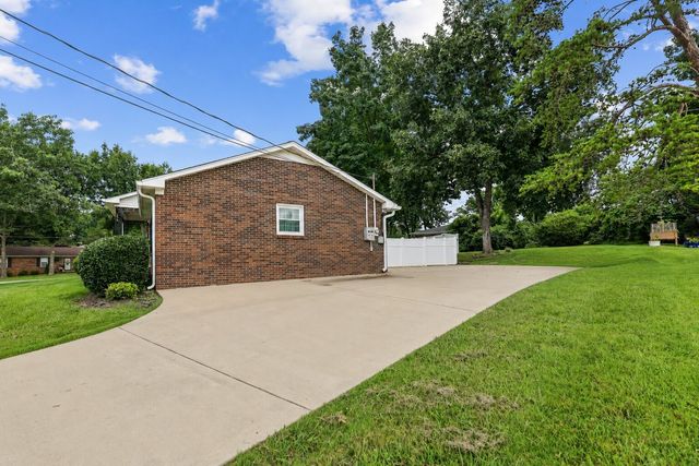 512 Shadow Dr, Shelbyville, TN 37160