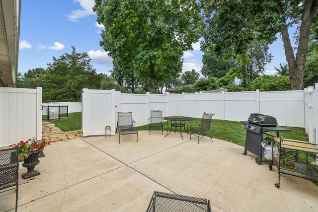512 Shadow Dr, Shelbyville, TN 37160