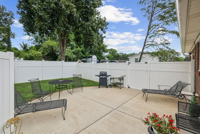 512 Shadow Dr, Shelbyville, TN 37160