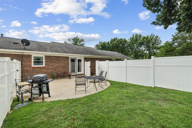 512 Shadow Dr, Shelbyville, TN 37160