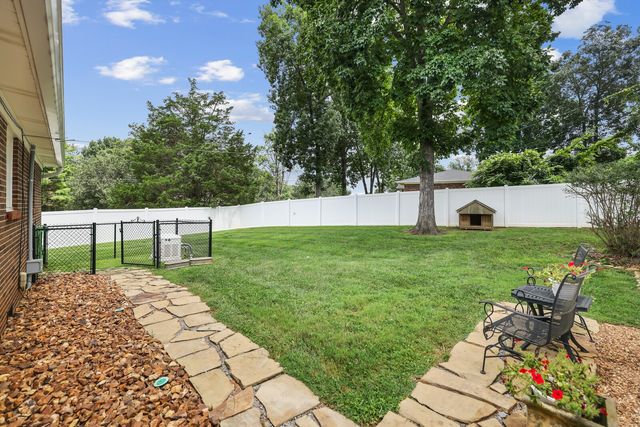 512 Shadow Dr, Shelbyville, TN 37160