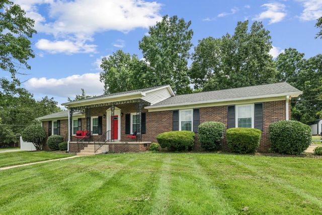 512 Shadow Dr, Shelbyville, TN 37160