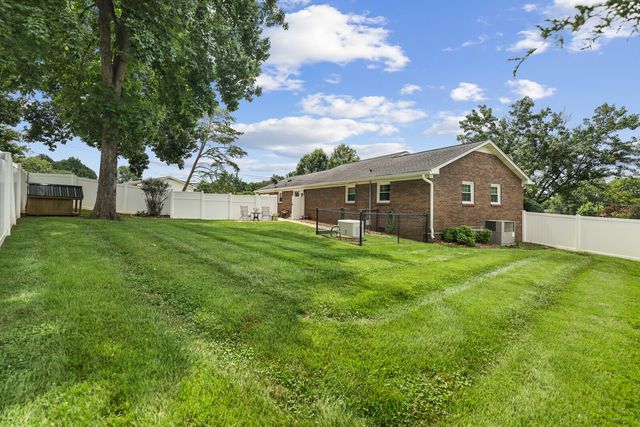 512 Shadow Dr, Shelbyville, TN 37160