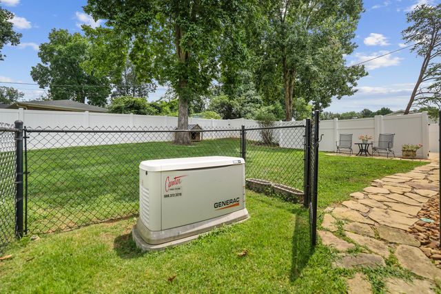 512 Shadow Dr, Shelbyville, TN 37160