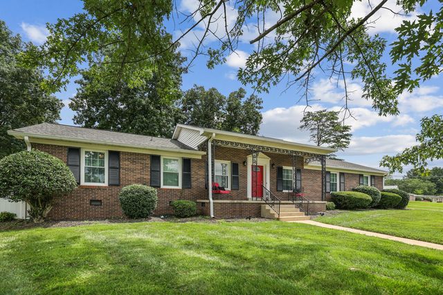 512 Shadow Dr, Shelbyville, TN 37160