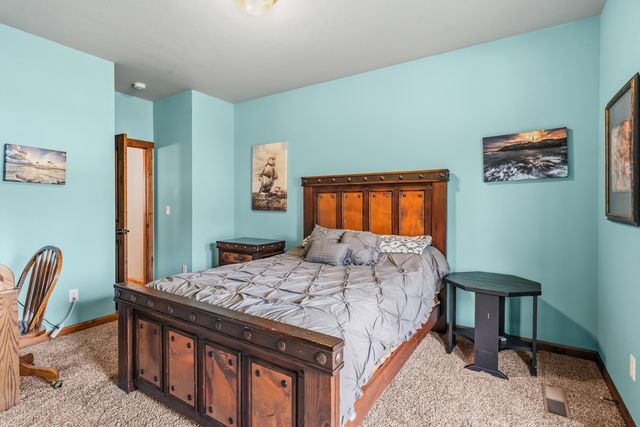 12594 McNeil Creek Road, Trail, OR 97541