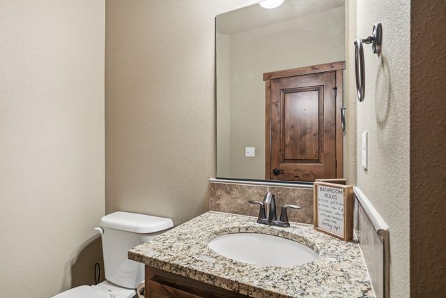 12594 McNeil Creek Road, Trail, OR 97541