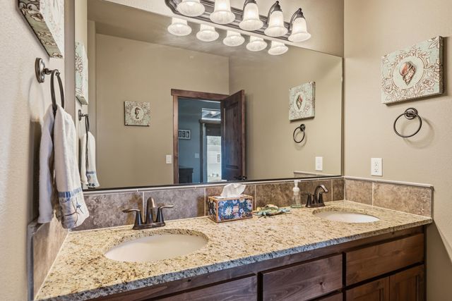 12594 McNeil Creek Road, Trail, OR 97541